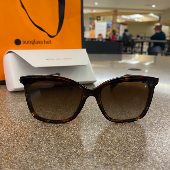 Gorgeous Micheal Kors Sunglasses from Sunglass Hut! NWT Never worn! - Picture 2 of 3